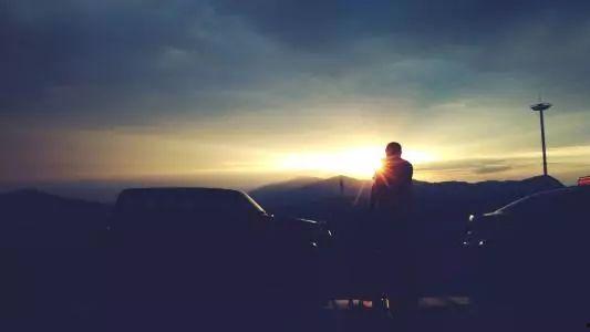 日落东单的背景音乐,旋律中的时光流转