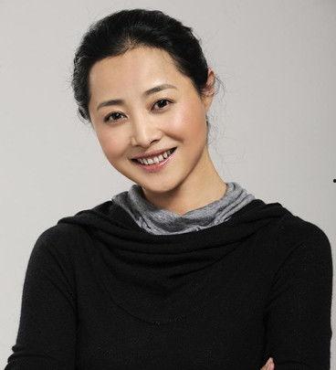 栗奕个人资料,才华横溢的年轻艺术家，艺术与人生的完美融合